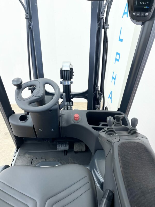 Begagnad motviktstruck Linde E16