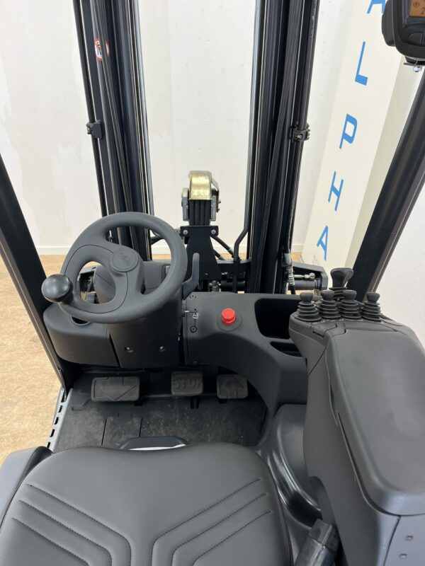 Begagnad motviktstruck Linde E16