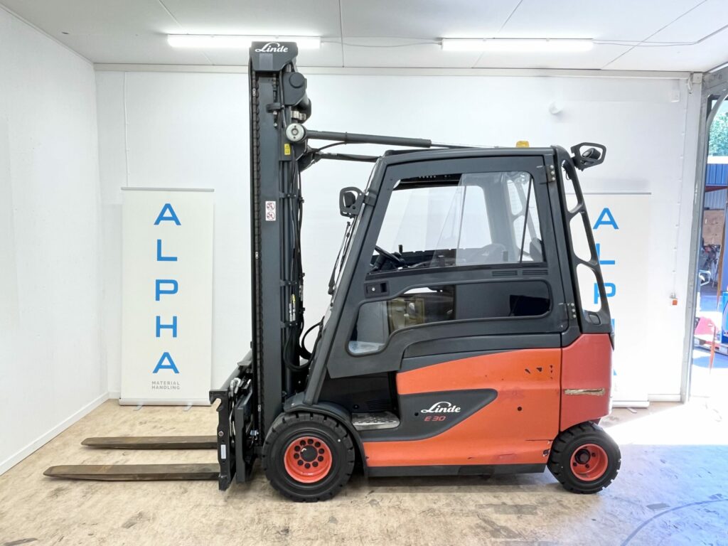 Begagnad motviktstruck Linde E30