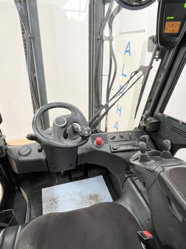Begagnad motviktstruck Linde E30