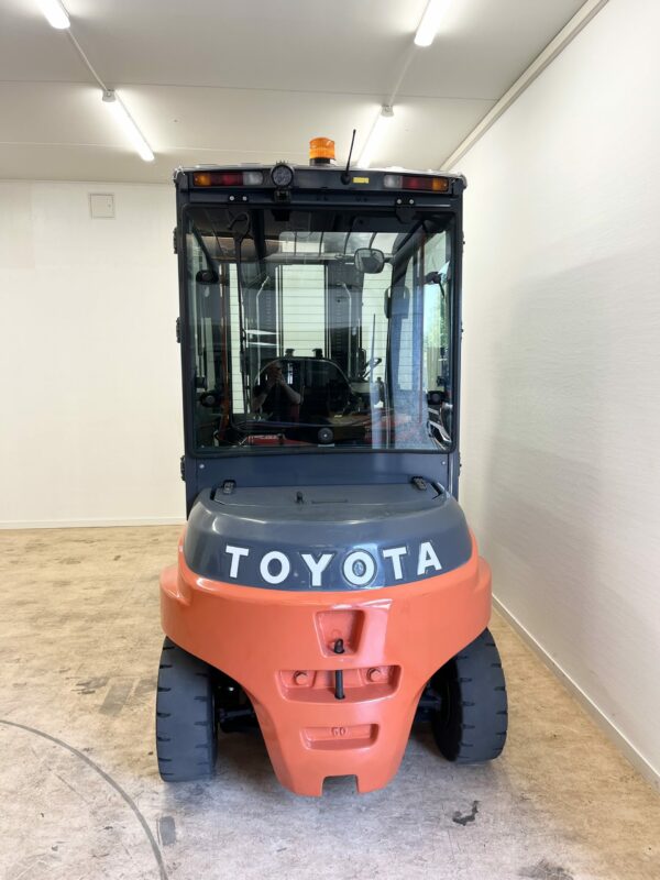 Begagnad motviktstruck Toyota 8FBMT50