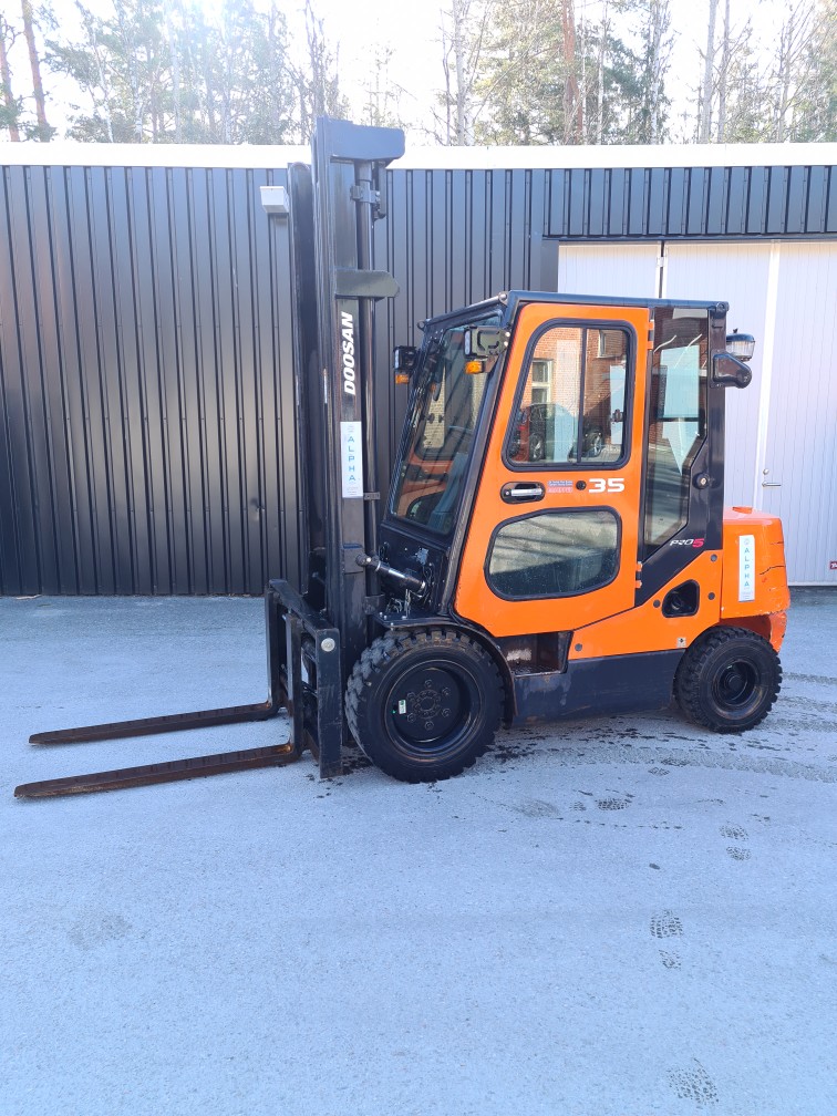 Begagnad dieseltruck Doosan D35C-5
