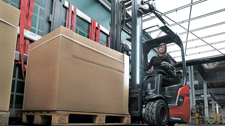 ALPHA Material Handling 33 Linde Xi roadster truck